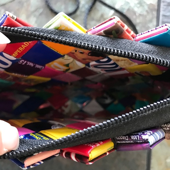 Candy Wrapper Purse Black Shoulder Strap - Picture 3 of 4